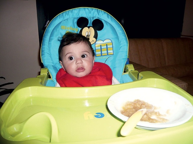 في طعام طفلك الأول متعة وصعوبة 1424774490.711783.inarticleLarge