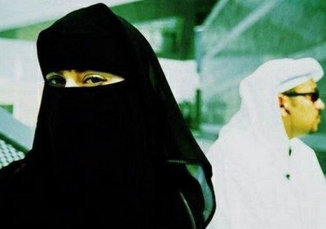 هذا ما يرغب بيه الرجل من المرأه ولا يجرء على قوله ابدا