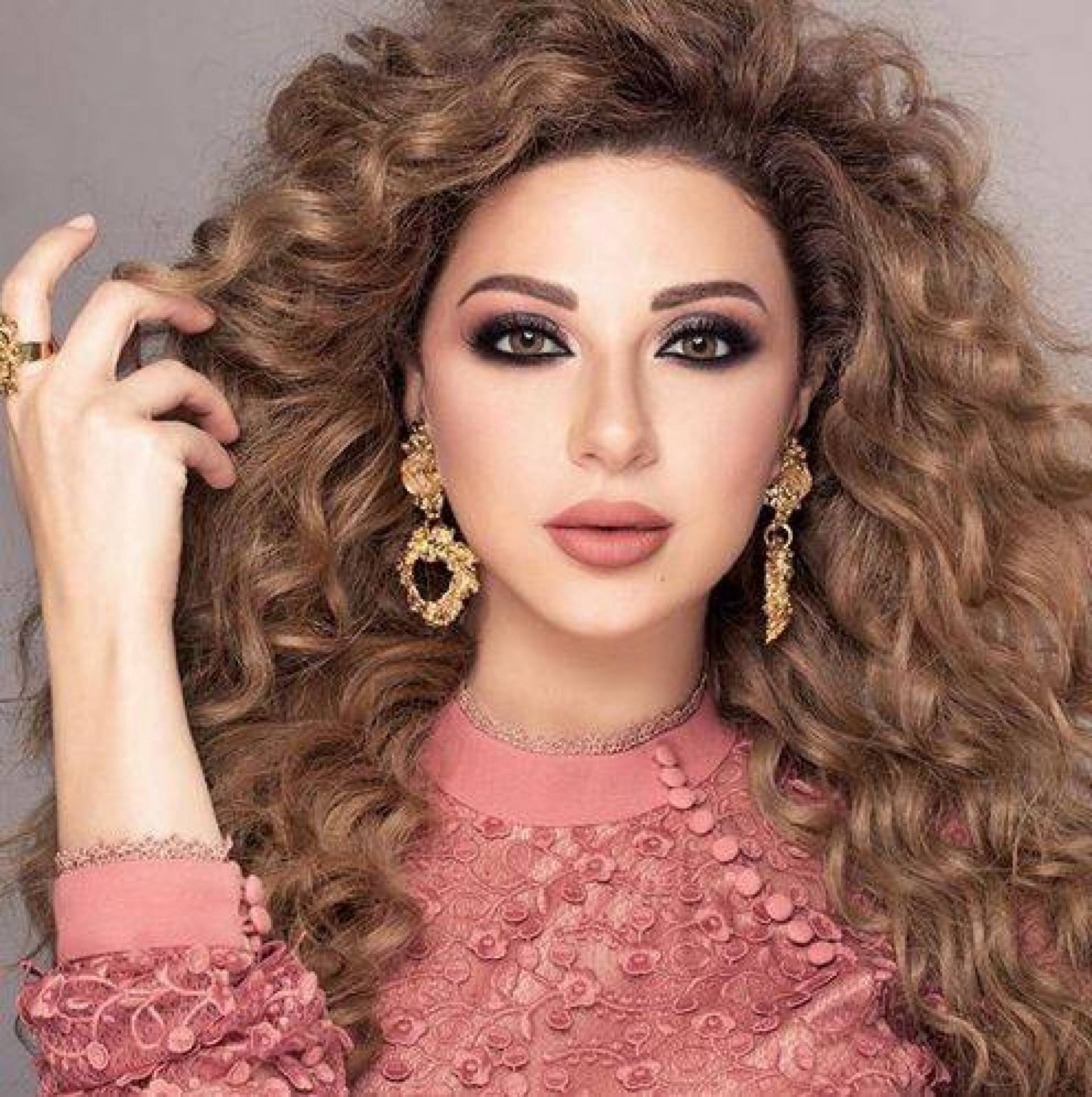 Myriam faris. Мириам Фарес. Ливанская певица Мириам Фарес. Ливинская певица Мериам фейс.