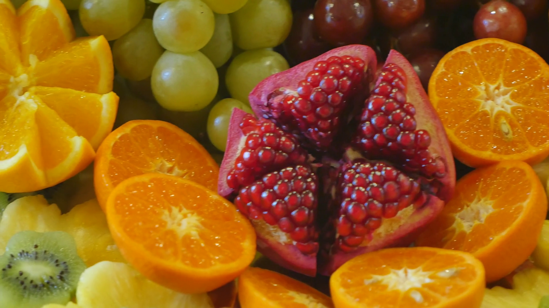 بالصور تعرفوا الى أنواع فاكهة الأثرياء يصل سعر الحبة إلى 6100 دولار Laha Magazine