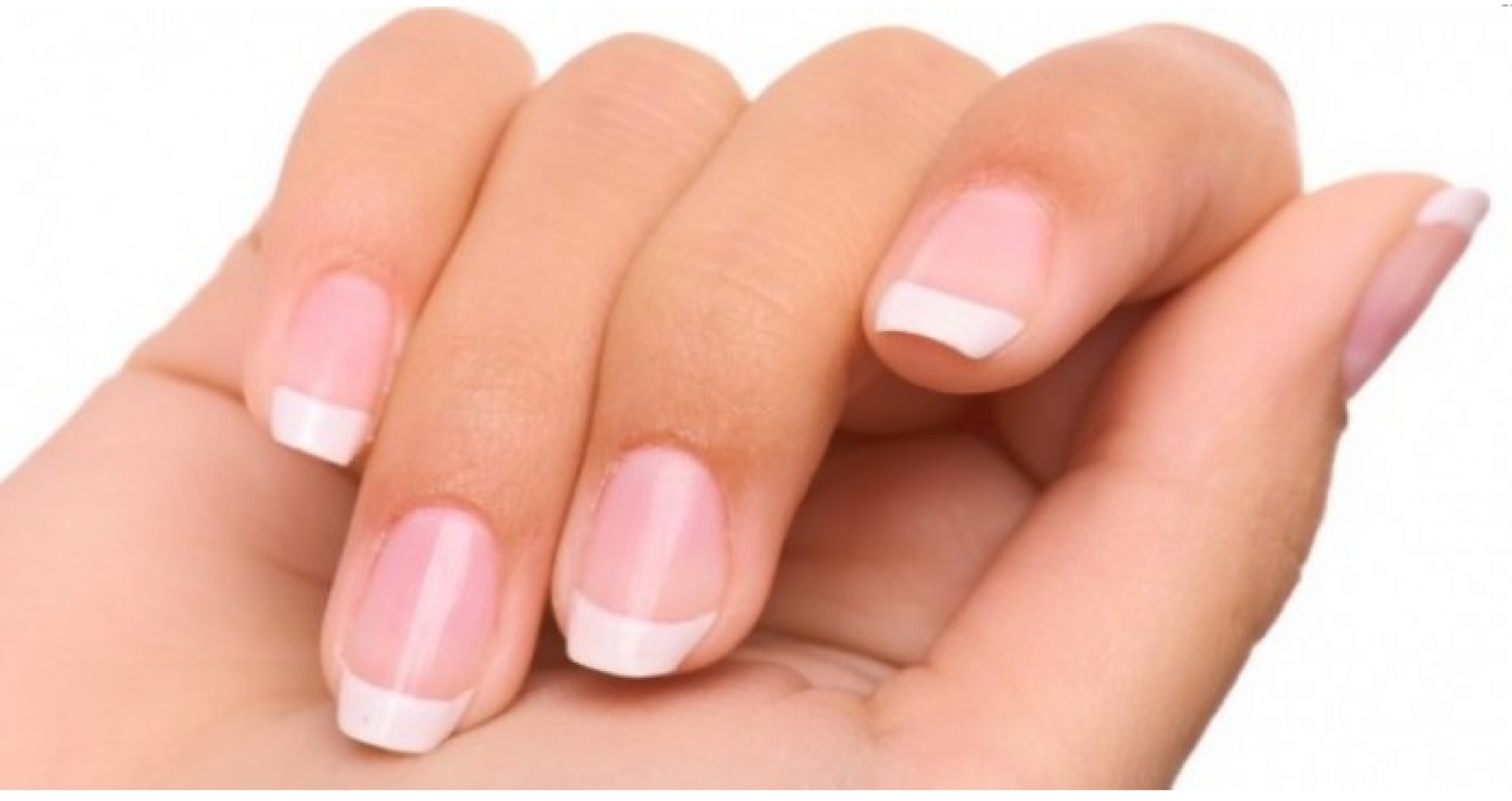 Nails break. Французский маникюр. Маникюр френч на белом фоне. Ногти на белом фоне. Накладные ногти на белом фоне.