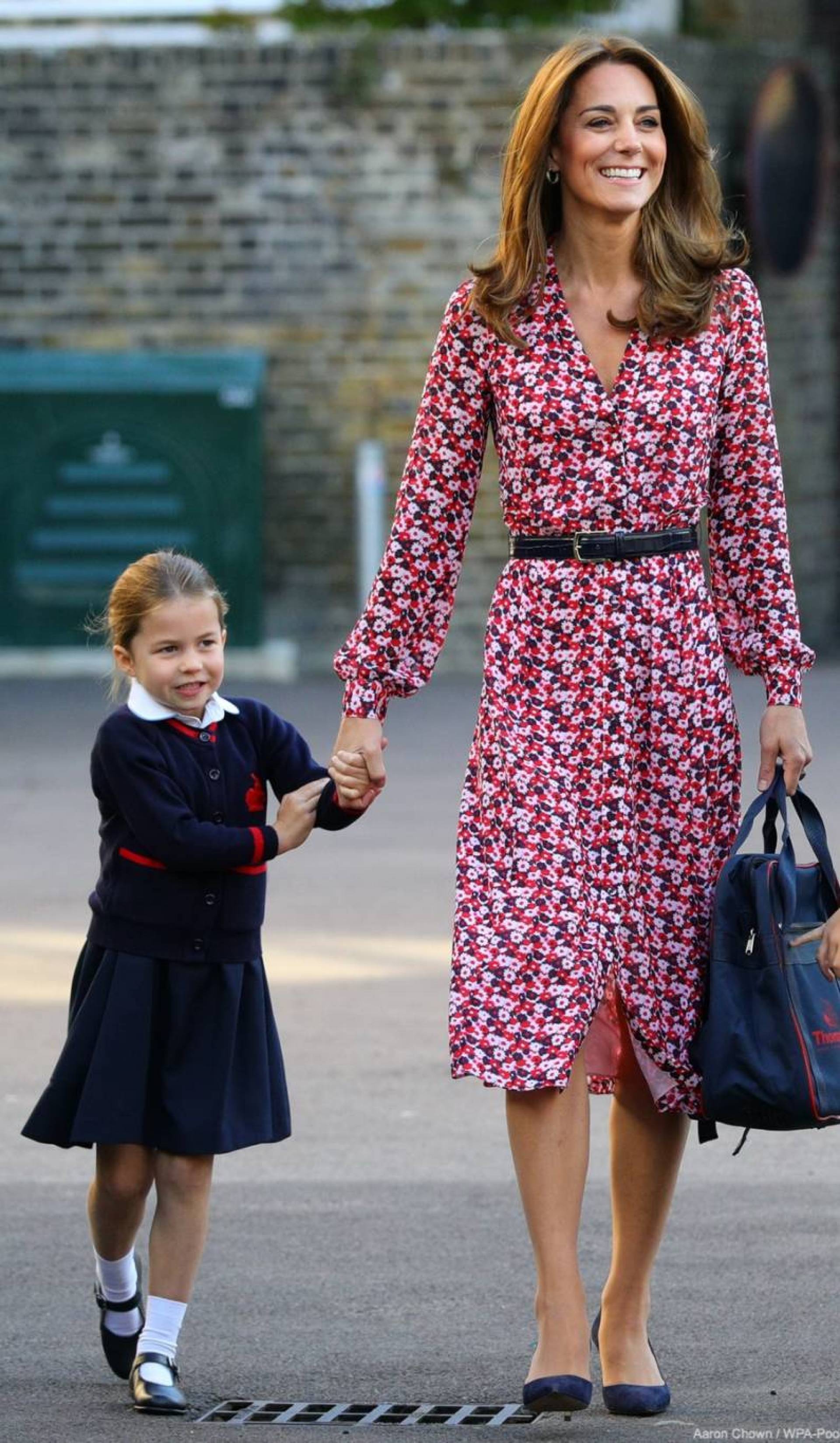 Принцесса миддлтон последние. Кейт Миддлтон с Джорджем и Шарлоттой. Принцесса Кембриджская Кейт. Кейт Миддлтон с детьми.