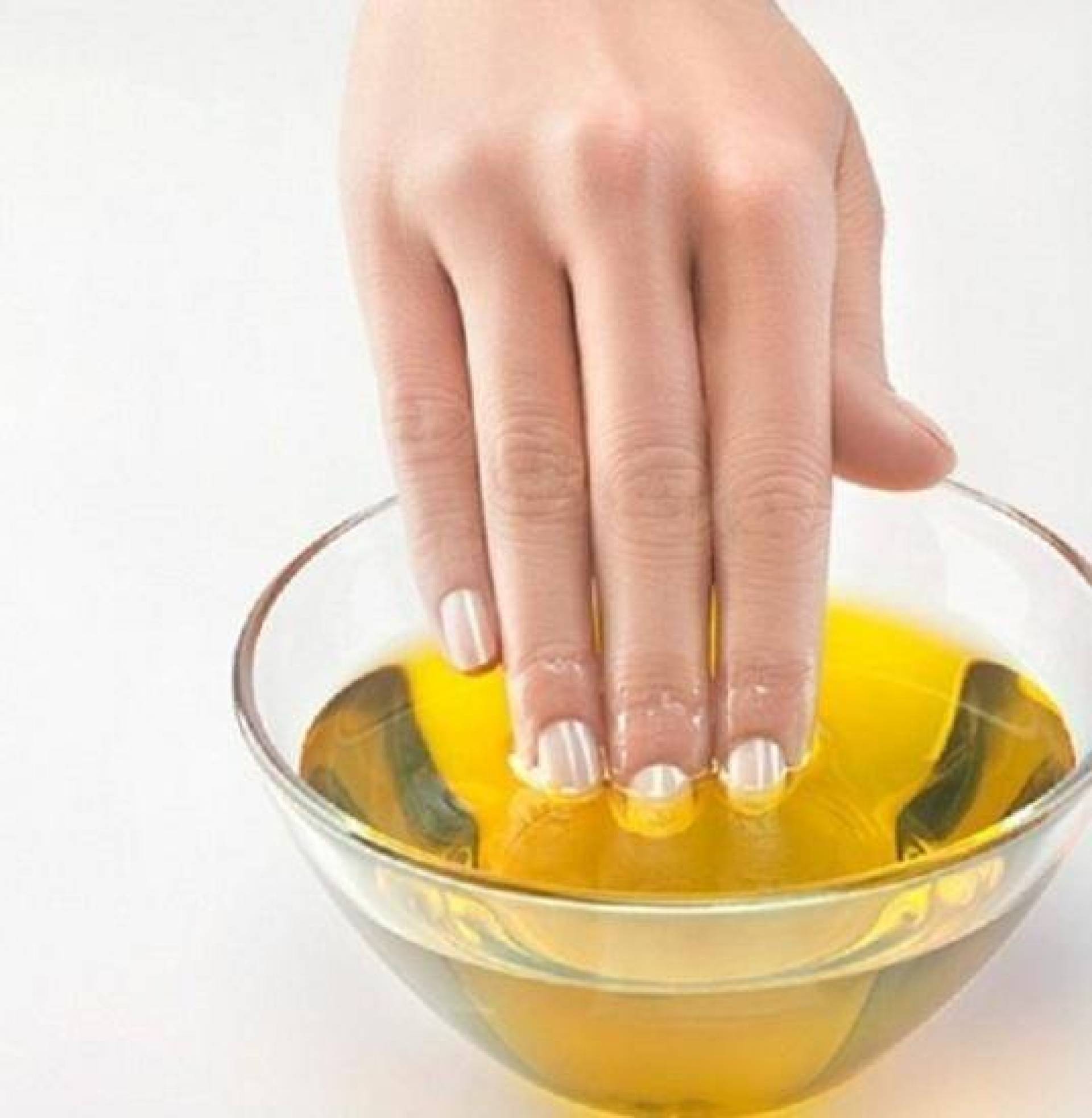 Ванночка для роста ногтей в домашних условиях. Ванночки и масочки для ногтей. Ванночка для рук. Маникюр масло для кутикулы. Йодовые ванночки для ногтей.