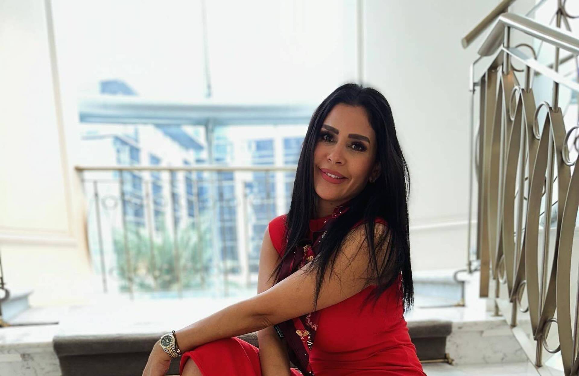 تفاصيل منع ساندي علي من السفر للمشاركة في مراسم تشييع والدتها – Laha Magazine تفاصيل منع ساندي علي من السفر للمشاركة في مراسم تشييع والدتها – Laha Magazine