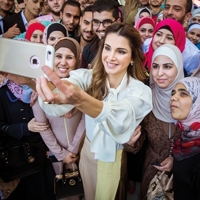 في يوم المرأة العالمي الملكة رانيا العبدالله: التعليم لتمكين المرأة وتغيير واقعنا العربي! | Laha Magazine